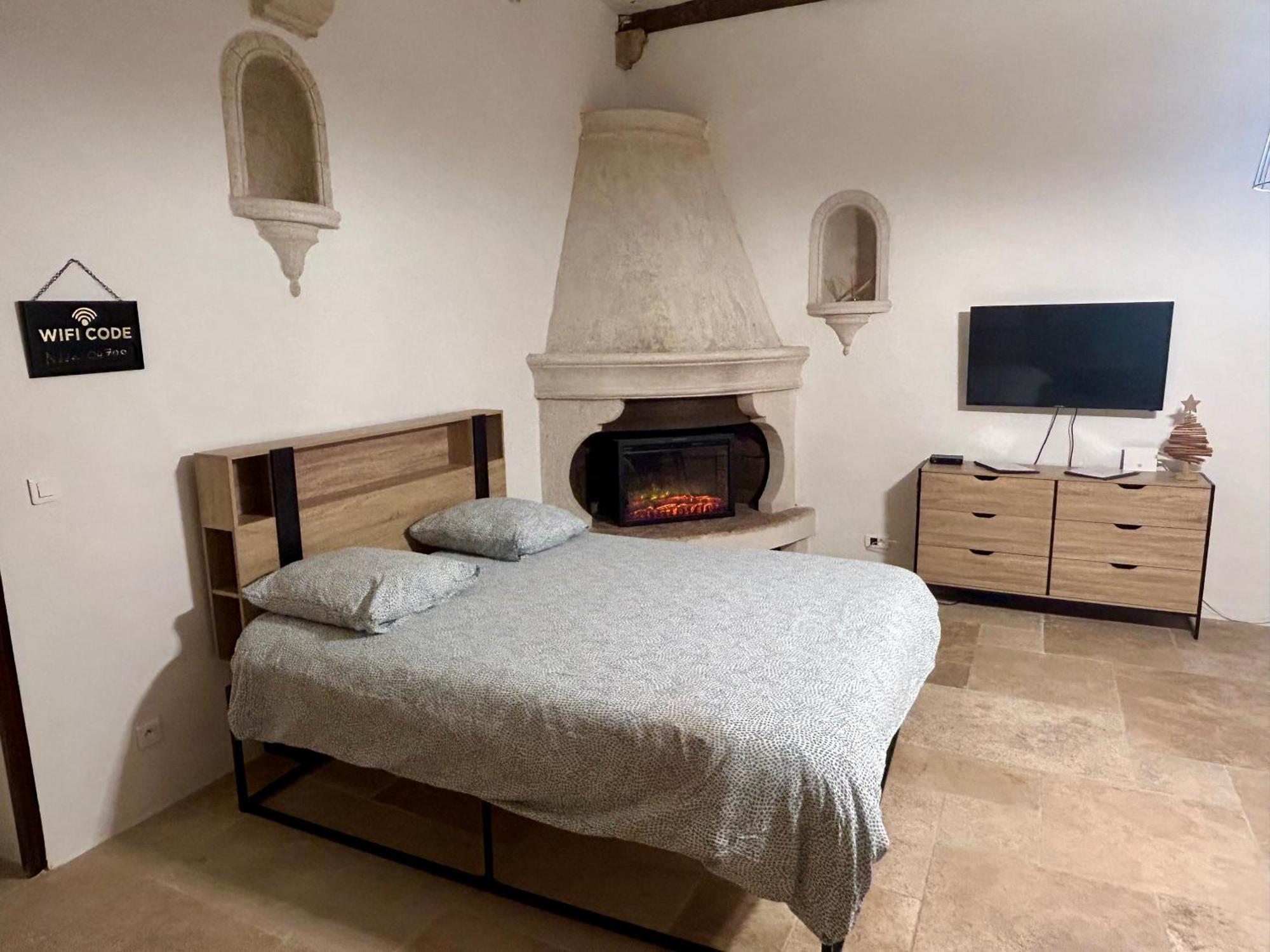 Notre Dame Des Anges Apartment Lurs Екстериор снимка