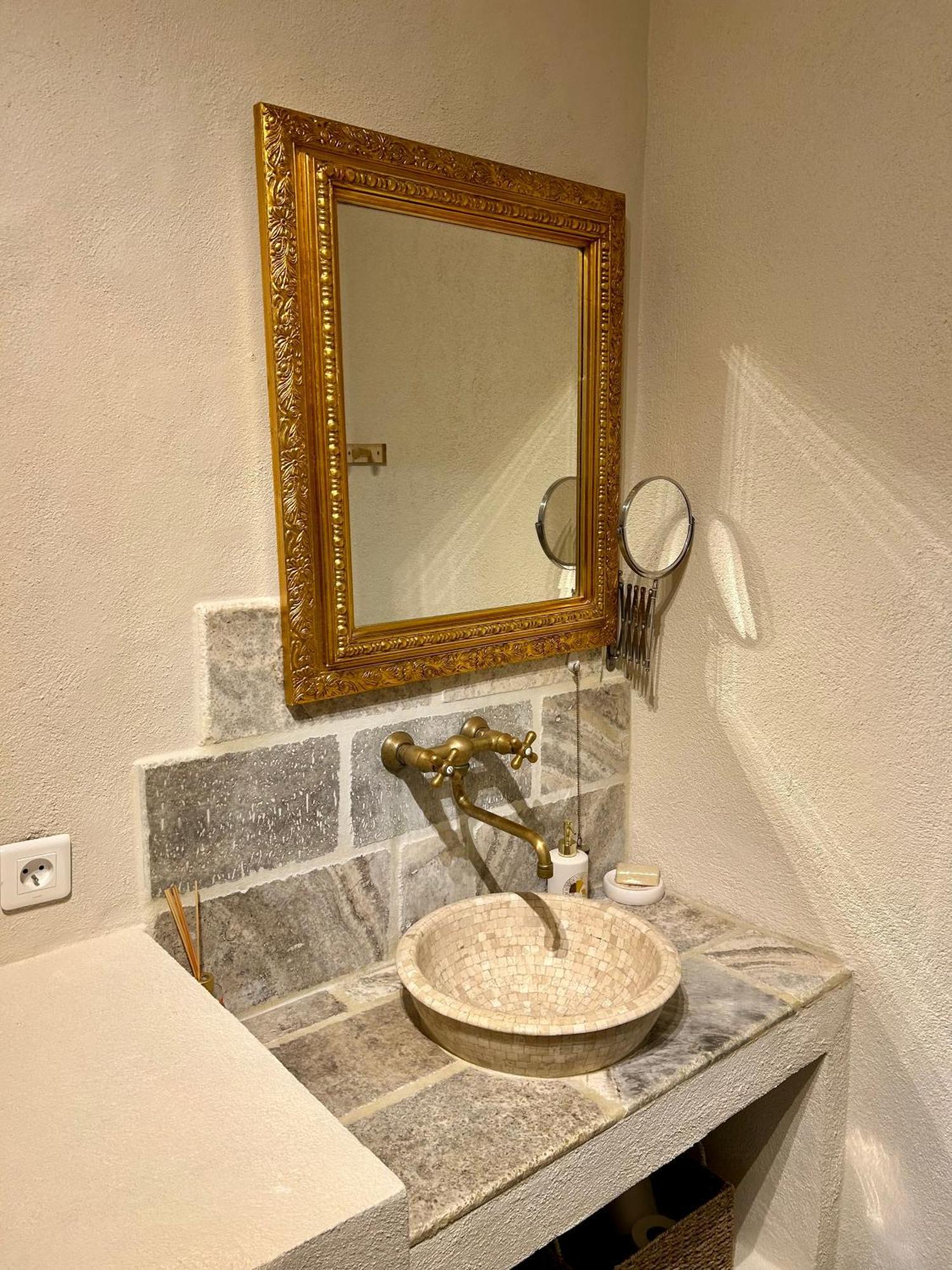 Notre Dame Des Anges Apartment Lurs Екстериор снимка
